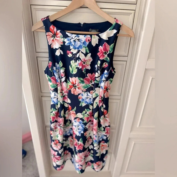 Vince Camuto Sleeveless Floral Fit & Flare Dress - Size 8P - Picture 4 of 15